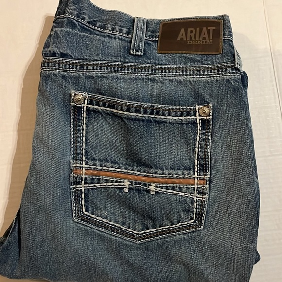 Ariat-40/32-blue-Durango-relaxed boot cut M4-thick stitch,light distressed jeans - Picture 4 of 15